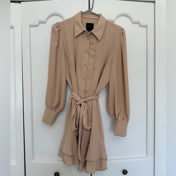 Elegant Tan Dress with Belt - Picture 2 of 3